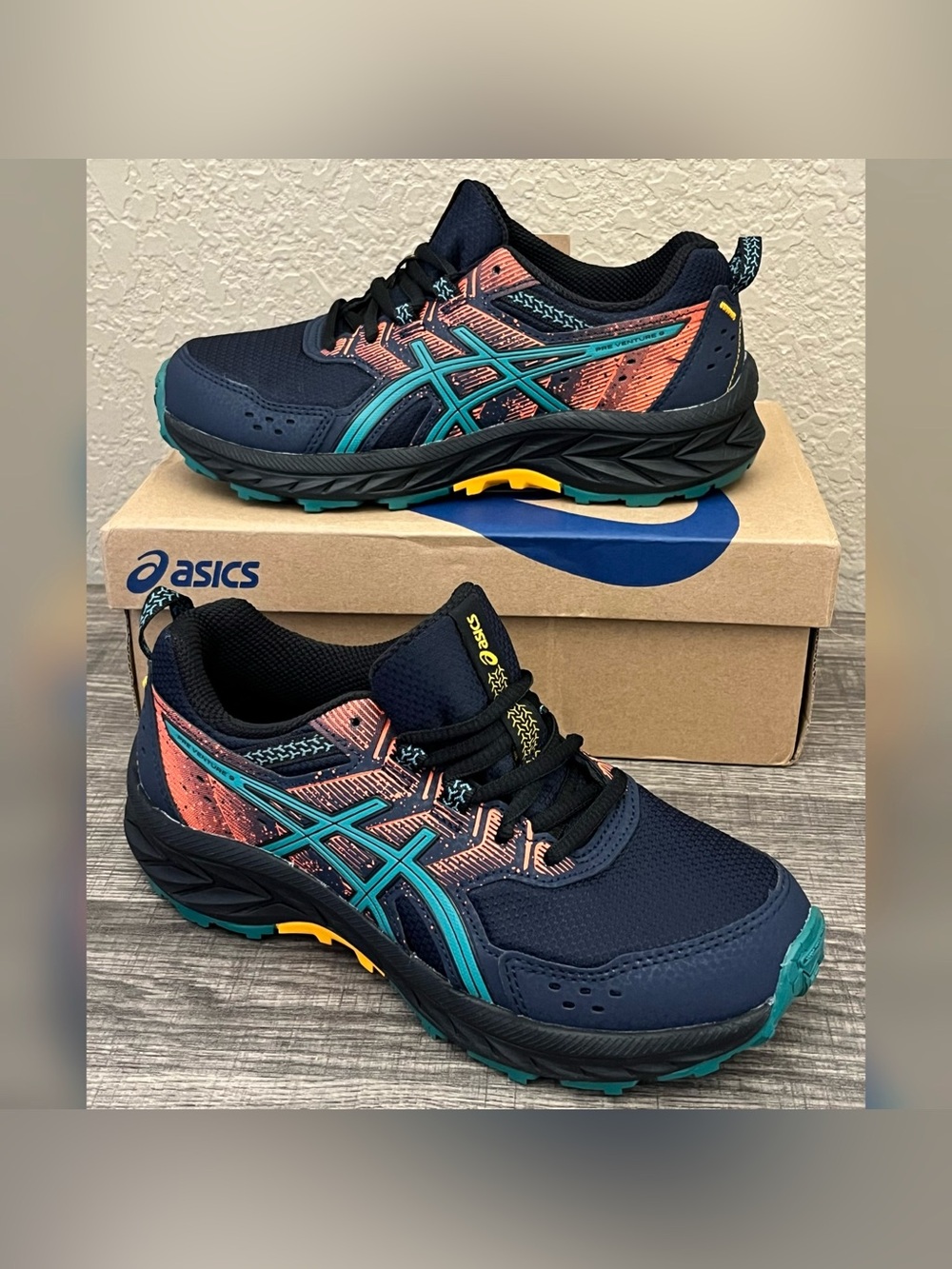 Asics GEL Venture 9 Juniors Trail Running Shoes Youth Size- 3